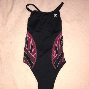 TYR burgandy Phoenix splice dimondfit swimsuit